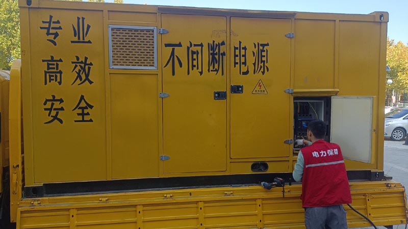 润州柴油发电机组和UPS电源配合使用时，如何避免切换过程中的电力中断？
