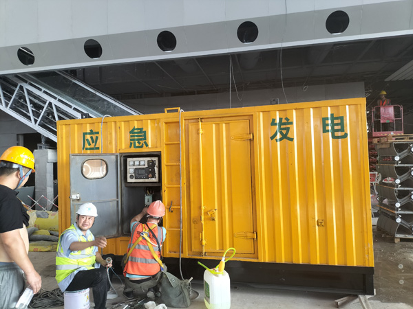 润州怎样判断空气滤清器是否需要更换？