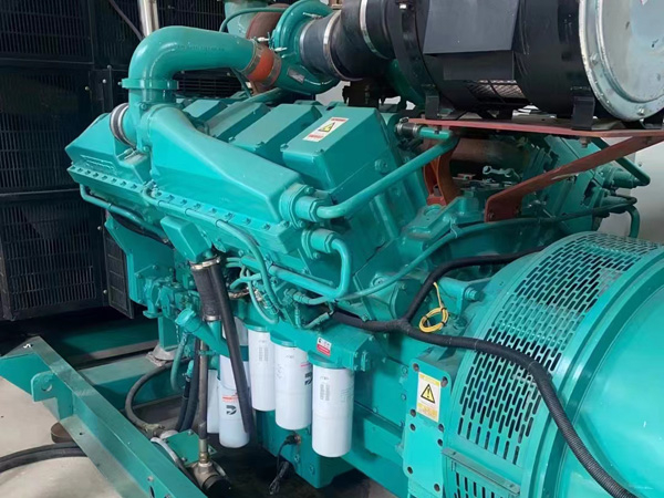 润州更换100kW柴油发电机组机油时，需要注意哪些事项？